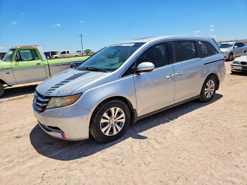 5FNRL5H66FB063411 — 2015 Honda Odyssey, задняя часть, фото до ремонта