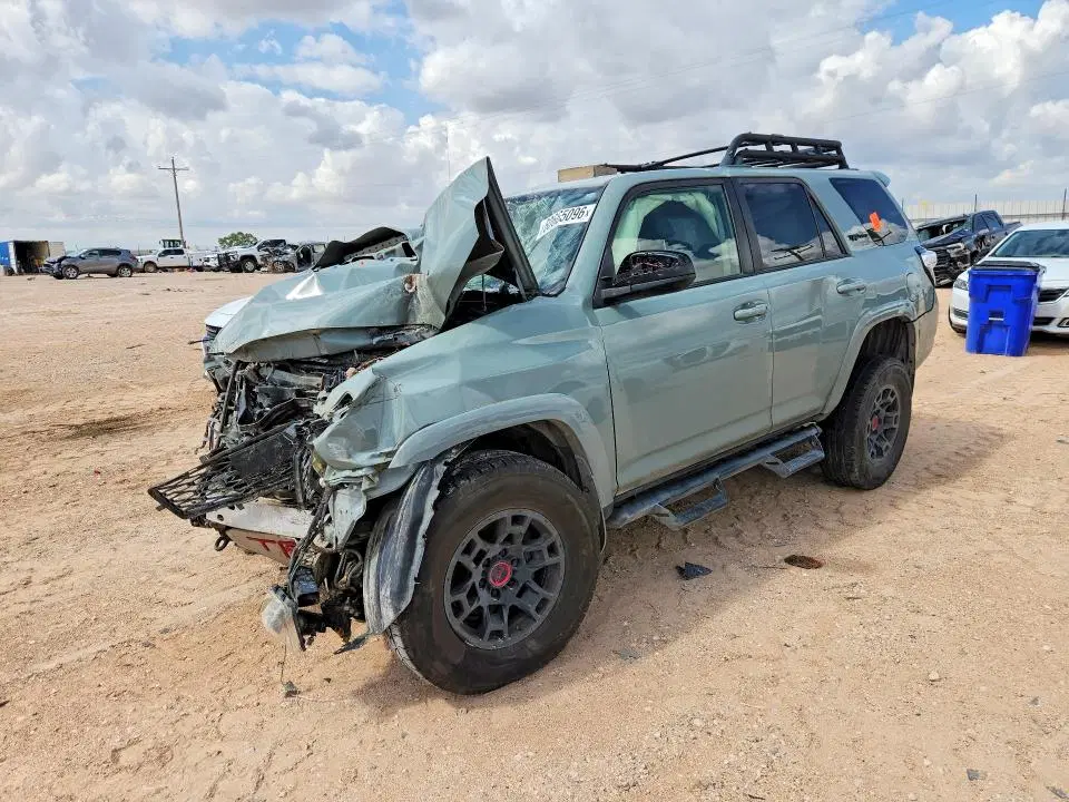 JTELU5JR9M5899716 — 2021 Toyota 4RUNNER, Передняя часть, фото до ремонта