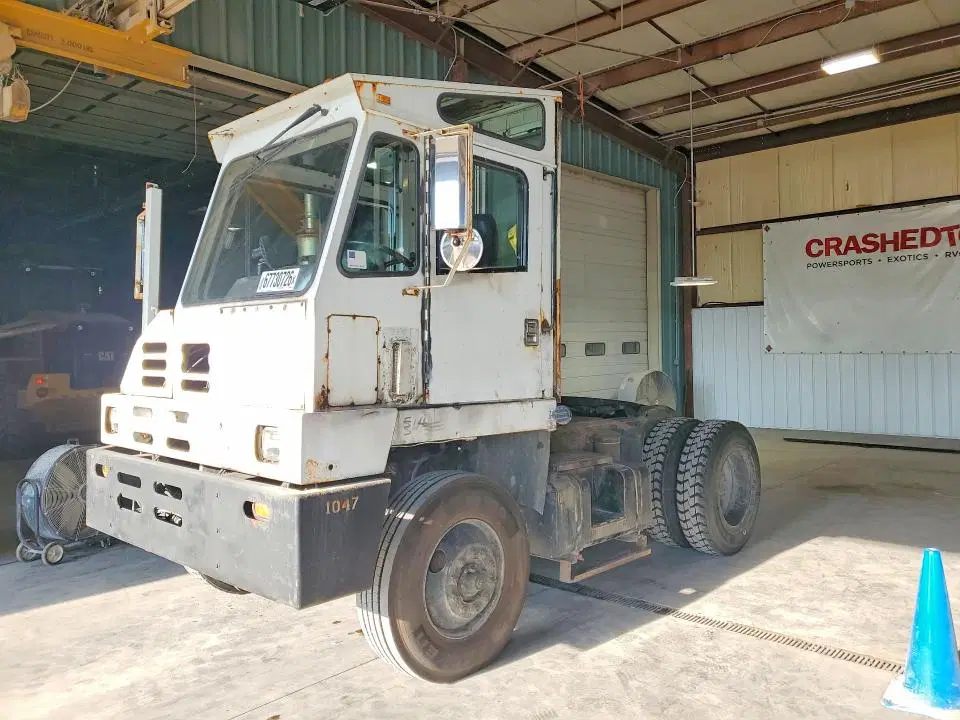 4LMBB21113L013864 — 2003 Capacity Of Texas TJ5000, Мелкие вмятины и царапины, фото до ремонта