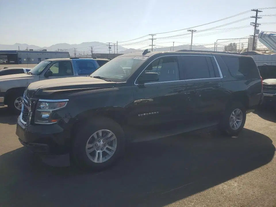 1GNSCHKC3KR124646 — 2019 Chevrolet Suburban, передняя часть, фото до ремонта