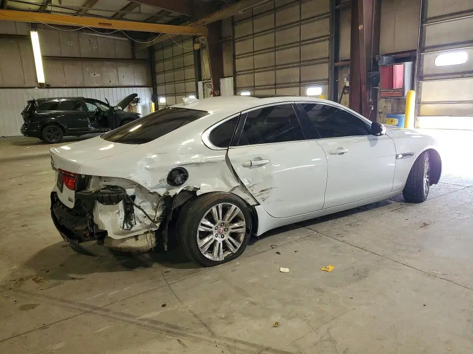 2017 JAGUAR XF VIN SAJBJ4BV7HCY46840 фото 2