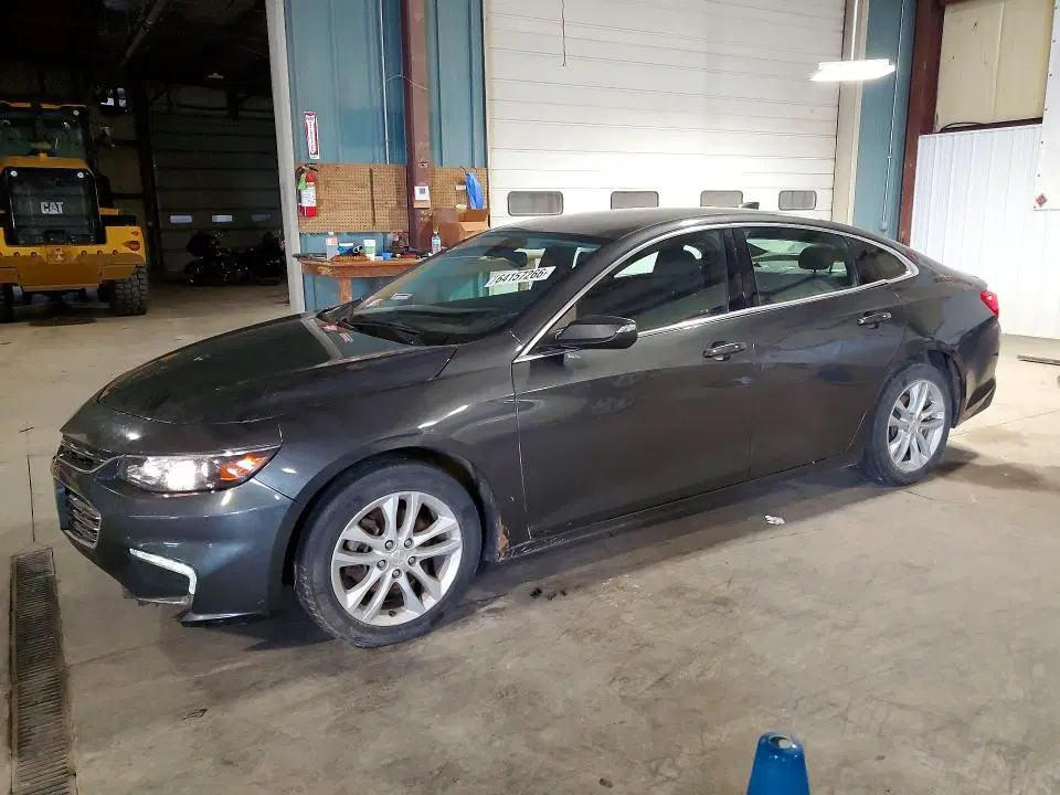 1G1ZE5ST1GF333482 — 2016 Chevrolet Malibu, Передняя часть, фото до ремонта