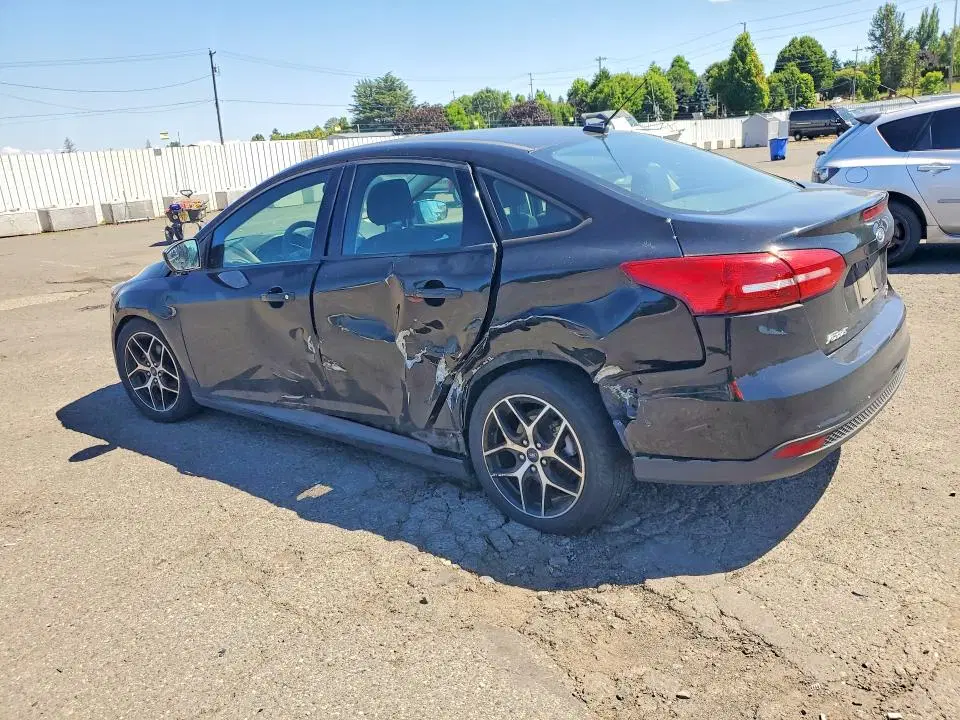 2018 Ford Focus VIN 1FADP3FE6JL313805 фото 2