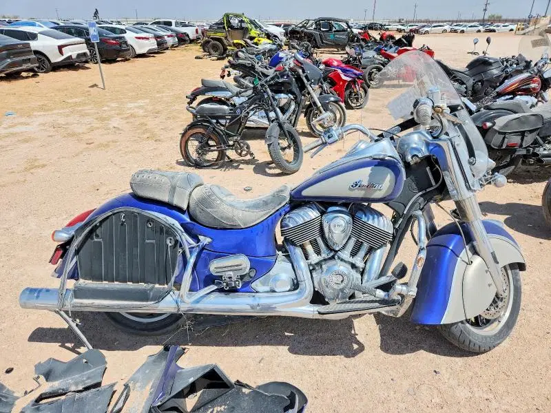 56KTHAAA5P3416258 — 2023 Indian Motorcycle Co. Springfield, боковая часть, фото до ремонта