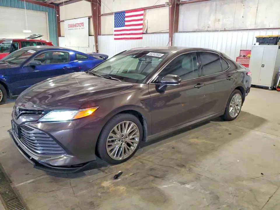 4T1B11HK7JU095826 — 2018 Toyota Camry, Задняя часть, фото до ремонта