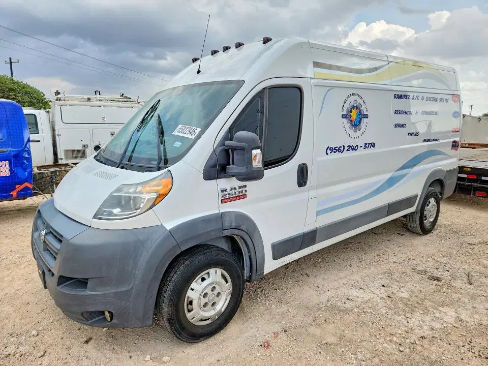 3C6TRVDD8EE130384 — 2014 RAM Promaster 2500, Мелкие вмятины и царапины, фото до ремонта