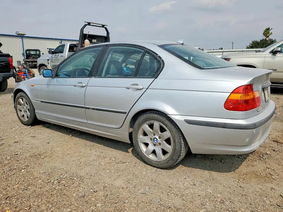 2005 BMW 325 VIN WBAEV33475KW18383 фото 2