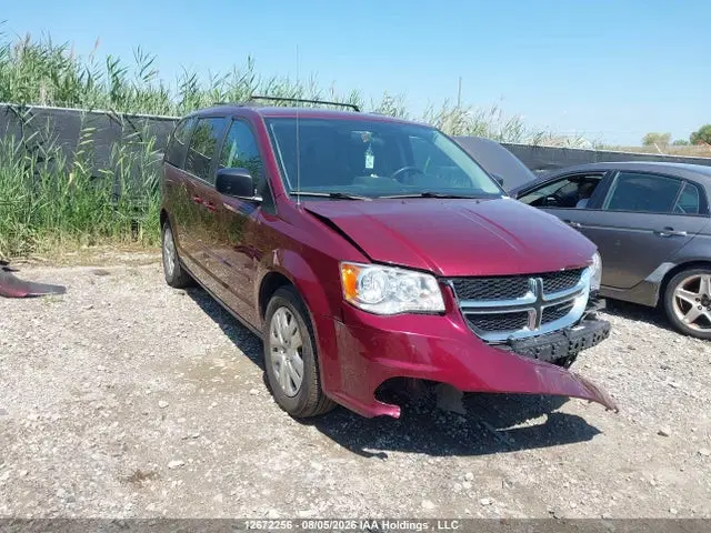 2C4RDGBG4HR871211 — 2017 Dodge Grand Caravan SE, передняя часть, фото до ремонта