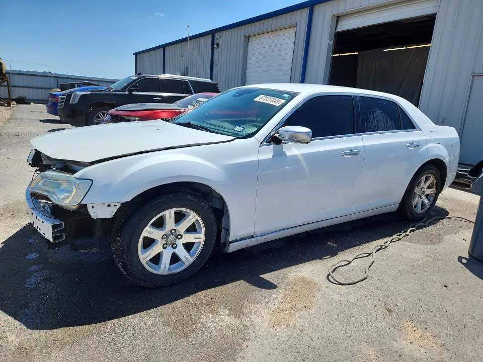 2C3CCACG1CH254050 — 2012 Chrysler 300, подтопление, фото до ремонта