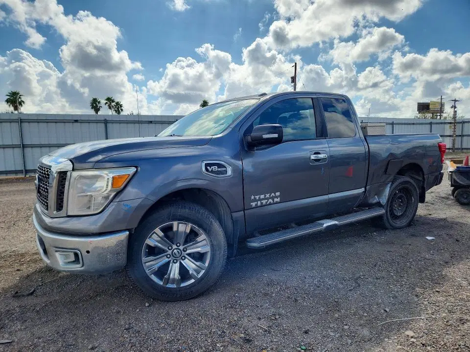 1N6AA1C61HN572018 — 2017 Nissan Titan, боковая часть, фото до ремонта