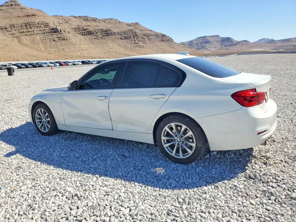 2018 BMW 320 VIN WBA8A9C59JK623132 фото 2
