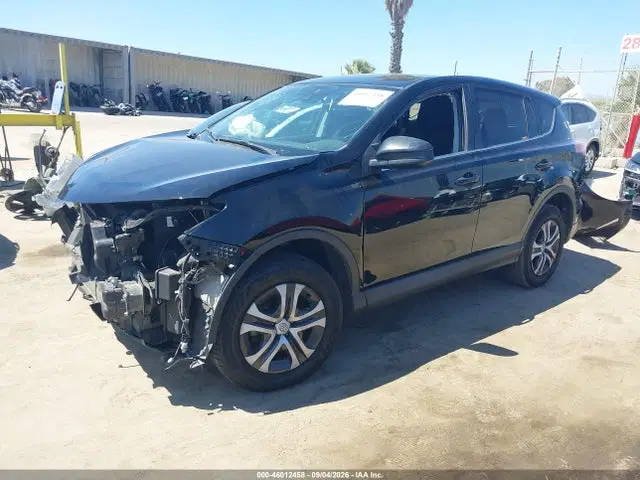 2018 Toyota RAV4 LE VIN 2T3ZFREV8JW435067 фото 2