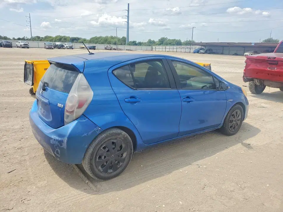 2012 TOYOTA PRIUS C VIN JTDKDTB35C1520649 фото 3