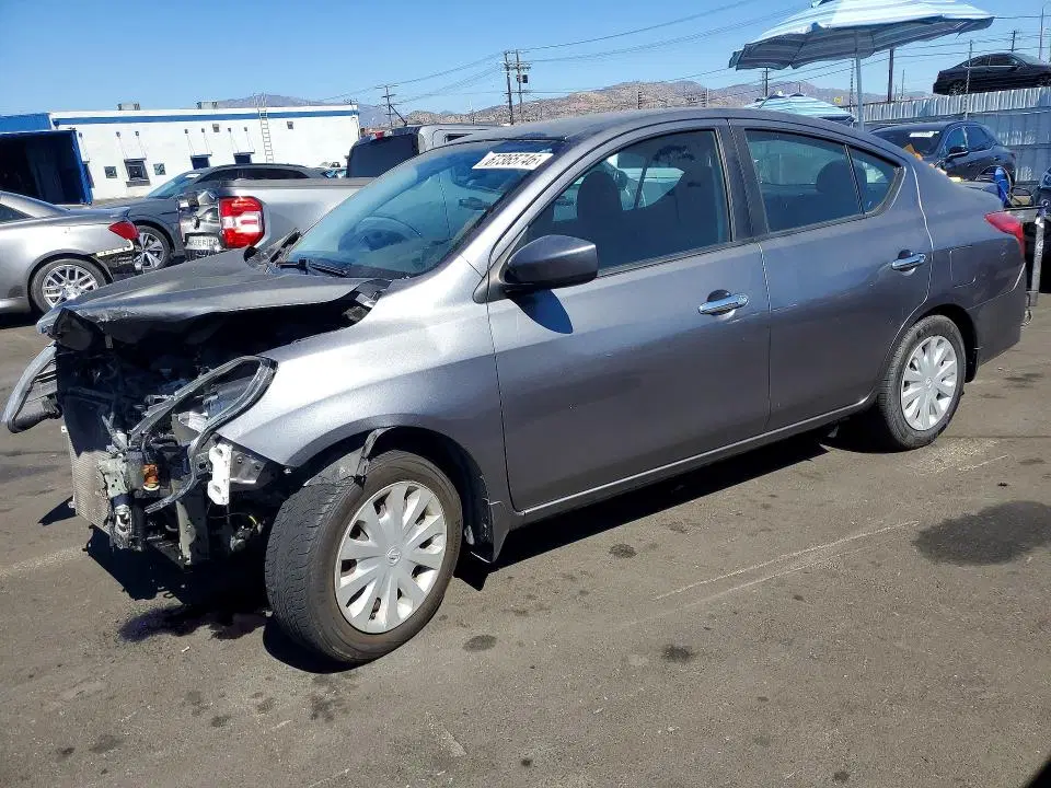 3N1CN7AP5GL851732 — 2016 Nissan Versa, Front End, фото до ремонта