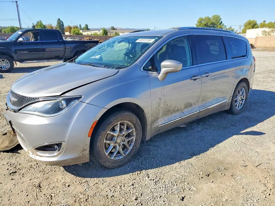 2C4RC1BG0LR280415 — 2020 Chrysler Pacifica, Front End, фото до ремонта