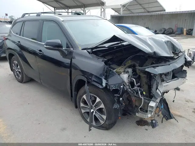 5TDKDRAH4RS051307 — 2024 Toyota Highlander XLE, Передняя часть, фото до ремонта