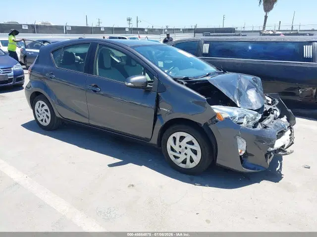JTDKDTB30G1129172 — 2016 Toyota Prius C One, Передняя часть (Front End), фото до ремонта