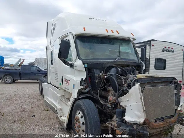 3AKJHHDRXMSMK7563 — 2021 Freightliner Cascadia 126, Water, фото до ремонта
