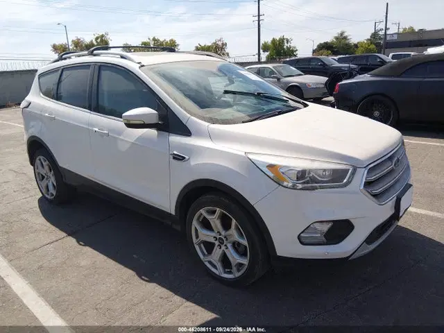 1FMCU9JD0HUE32143 — 2017 Ford Escape Titanium, Normal Wear & Tear, фото до ремонта