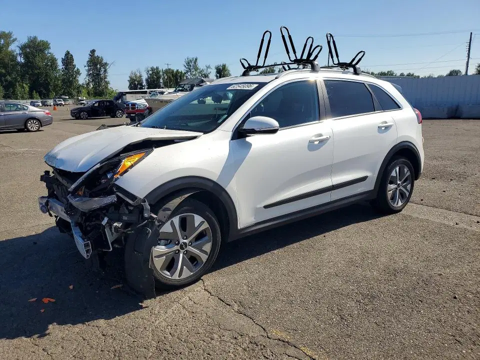 KNDCE3LG8N5150375 — 2022 Kia Niro, Front End, фото до ремонта