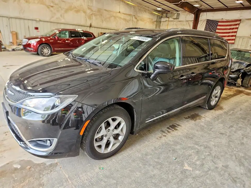 2C4RC1EG5HR729493 — 2017 Chrysler Pacifica, FRONT END, фото до ремонта