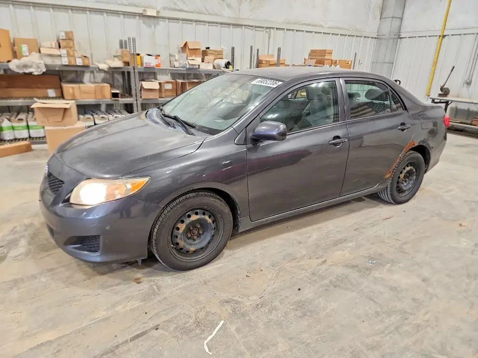 1NXBU4EE1AZ375829 — 2010 Toyota Corolla, FRONT END, фото до ремонта