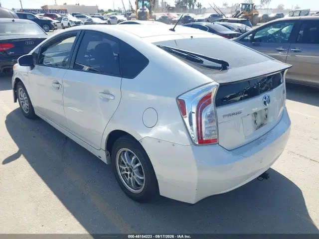 2015 Toyota Prius Two VIN JTDKN3DU3F0456768 фото 3
