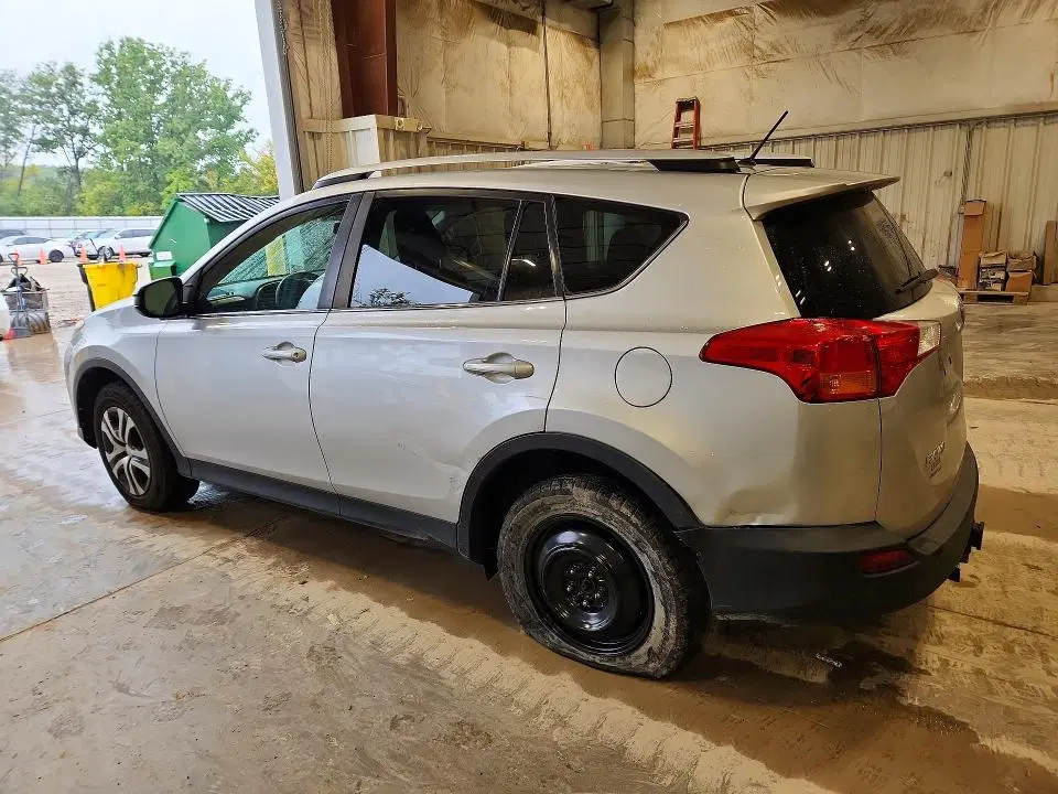 2015 TOYOTA RAV4 VIN 2T3BFREV5FW274900 фото 2