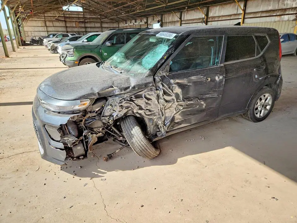 KNDJ23AU4N7805712 — 2022 Kia Soul, Front End, фото до ремонта