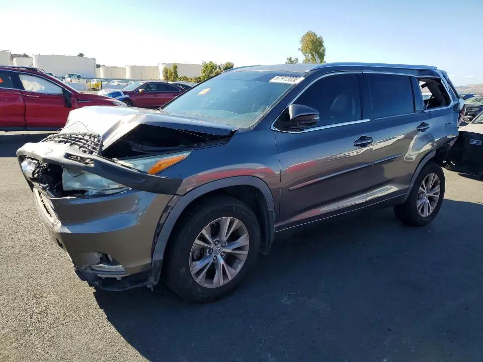 5TDJKRFH3FS122244 — 2015 Toyota Highlander, Front End, фото до ремонта