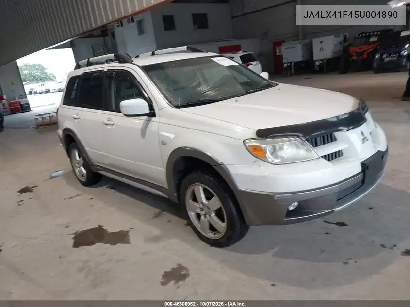 JA4LX41F45U004890 — 2005 Mitsubishi Outlander, механические повреждения, фото до ремонта