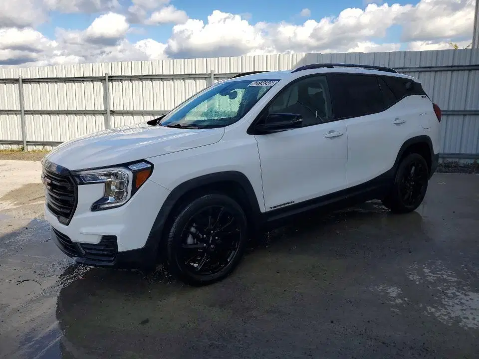 3GKALTEGXRL305982 — 2024 GMC Terrain, MINOR DENT/SCRATCHES, фото до ремонта