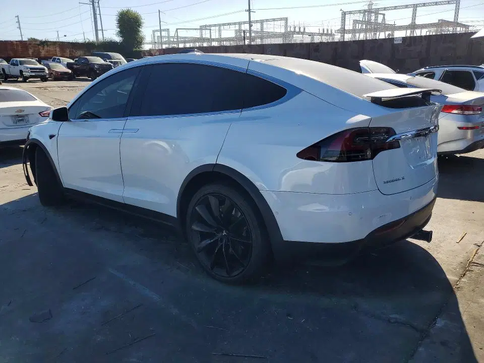 2017 Tesla MODEL X VIN 5YJXCBE21HF044050 фото 2