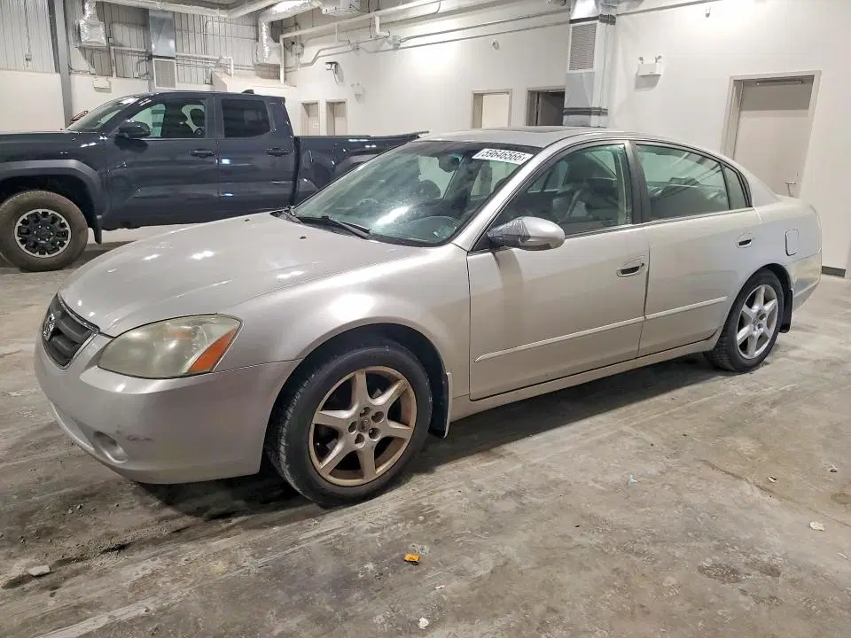 1N4BL11E62C274472 — 2002 Nissan Altima, MINOR DENT/SCRATCHES, фото до ремонта