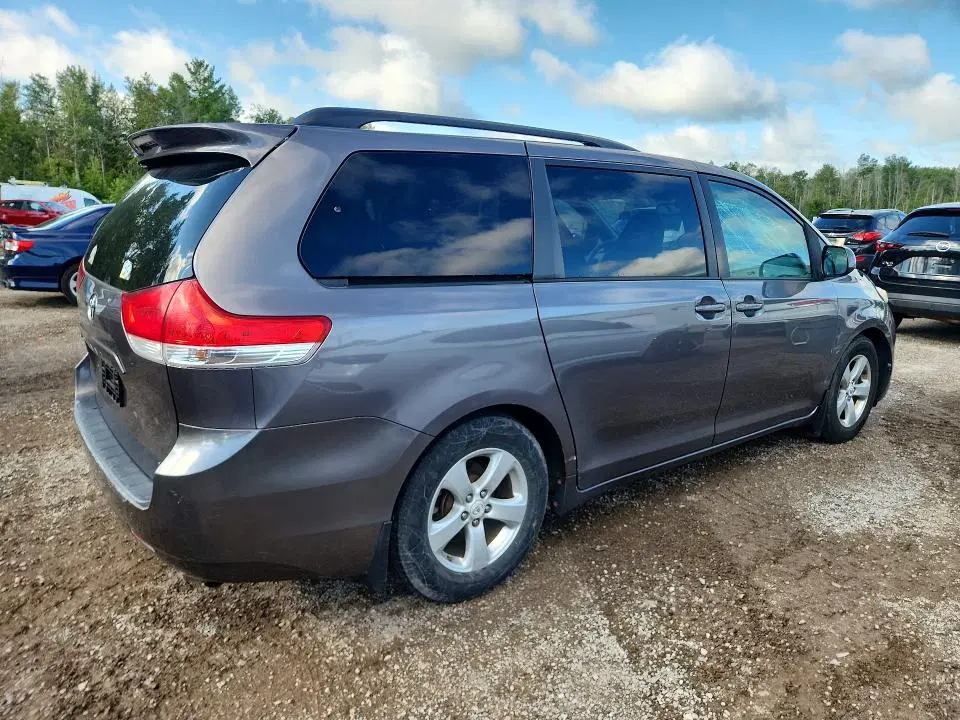 2011 TOYOTA SIENNA VIN 5TDKK3DC0BS007099 фото 3