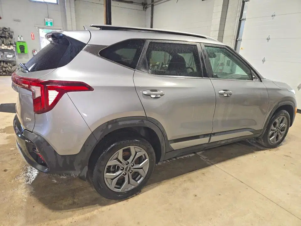 2025 KIA SELTOS VIN KNDEUCAA9S7790380 фото 4