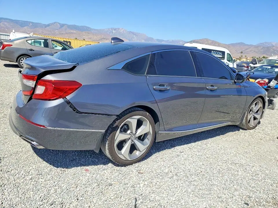 2018 Honda Accord VIN 1HGCV1F93JA090798 фото 3