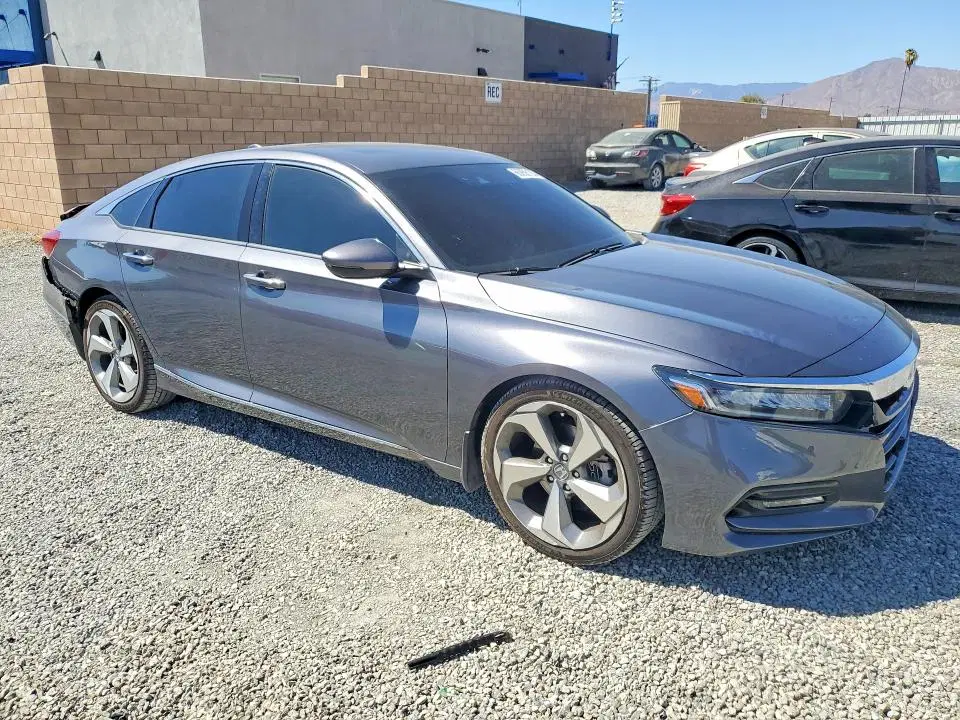 2018 Honda Accord VIN 1HGCV1F93JA090798 фото 4