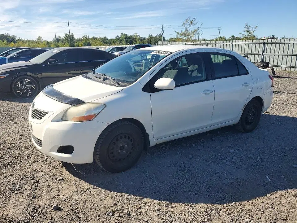 JTDBT4K31A1387541 — 2010 Toyota Yaris, MINOR DENT/SCRATCHES, фото до ремонта