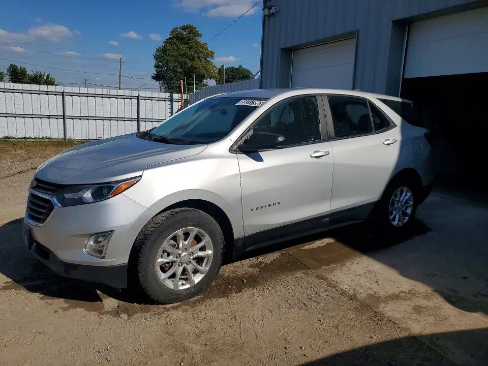 2GNAXHEVXM6160166 — 2021 Chevrolet Equinox, MINOR DENT/SCRATCHES, фото до ремонта