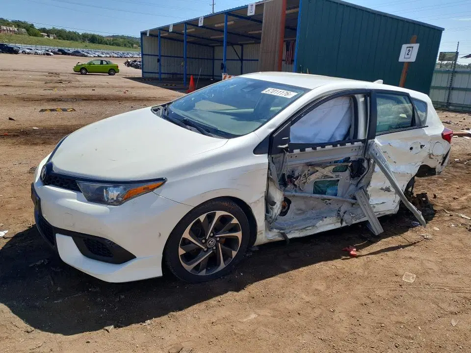 JTNKARJE5JJ567784 — 2018 Toyota Corolla IM, SIDE, фото до ремонта