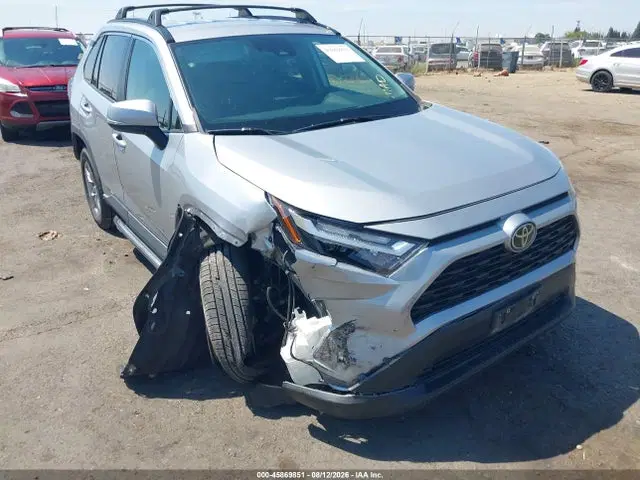 2T3P1RFV8NW312573 — 2022 Toyota RAV4 XLE, Right Front, фото до ремонта