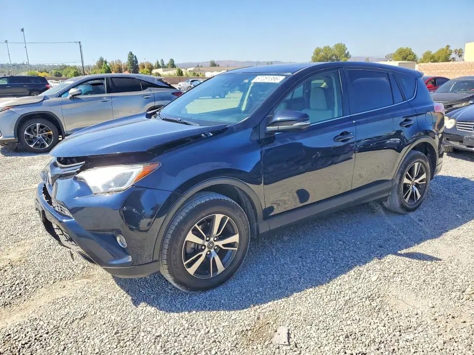JTMWFREV9JJ174033 — 2018 Toyota RAV4, Front End, фото до ремонта