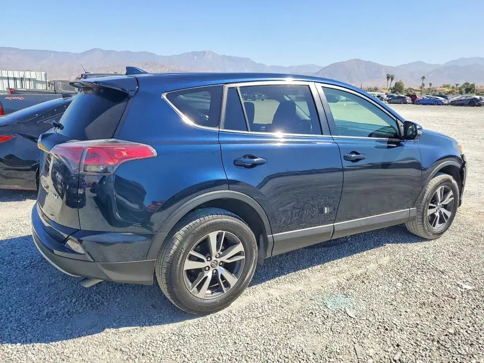 2018 Toyota RAV4 VIN JTMWFREV9JJ174033 фото 3