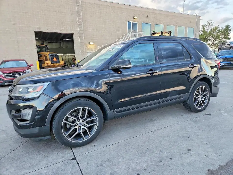1FM5K8GT8GGC45589 — 2016 Ford Explorer, Rear End, фото до ремонта