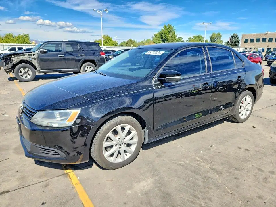 3VWDX7AJ3BM370563 — 2011 Volkswagen Jetta, HAIL, фото до ремонта