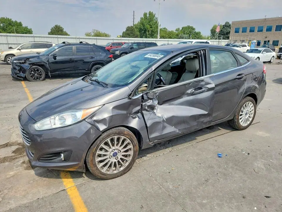 3FADP4CJ2FM200530 — 2015 Ford Fiesta, Боковая часть, фото до ремонта