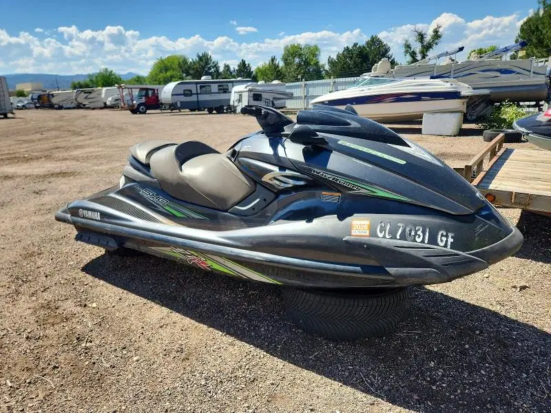 USYAMA4089E313 — 2013 YMA JET SKI, Задняя часть (Rear End), фото до ремонта