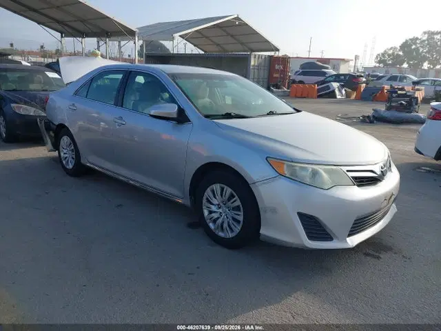 4T4BF1FK5ER377866 — 2014 Toyota Camry LE, Rear, фото до ремонта