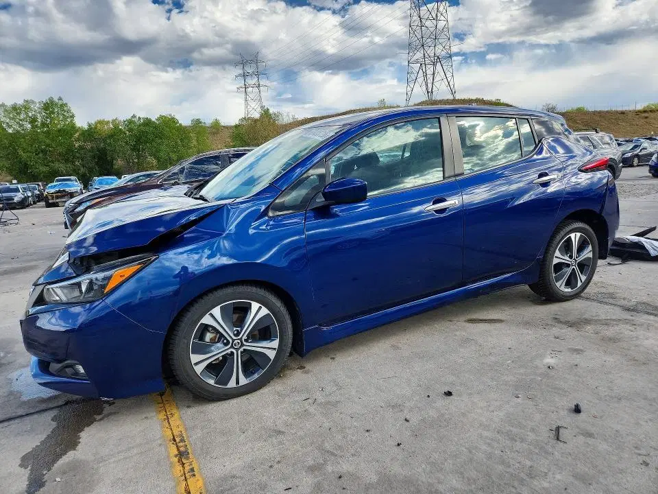 1N4AZ1CV3NC557956 — 2022 Nissan Leaf, FRONT END, фото до ремонта